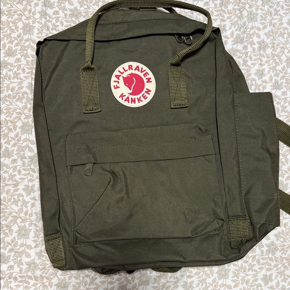 Fjallraven Re-Kanken Backpack – ShopCGX Fjallraven Kånken Dark Green Backpack